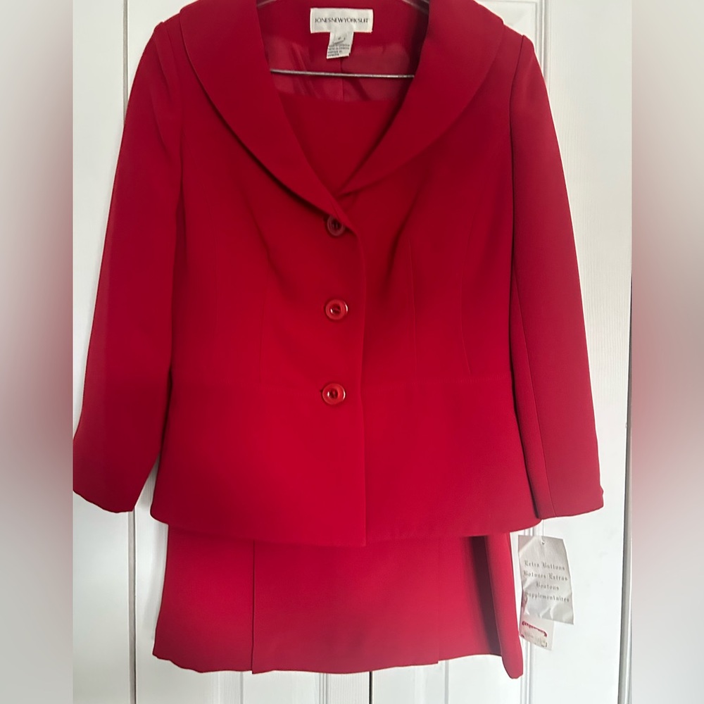 TWO PIECE RED SET WITH SKIRT AND BLAZER